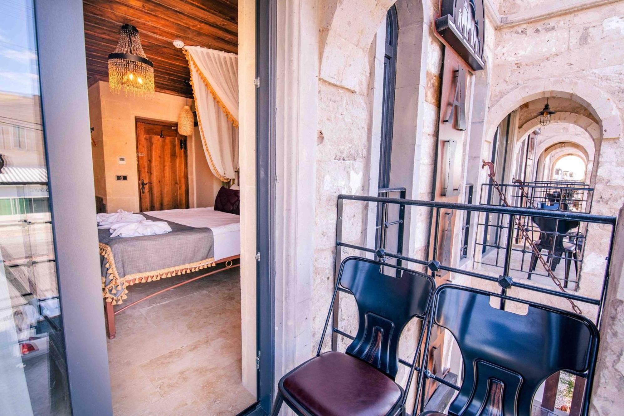 Готель Alika Castle House Учгісар Екстер'єр фото