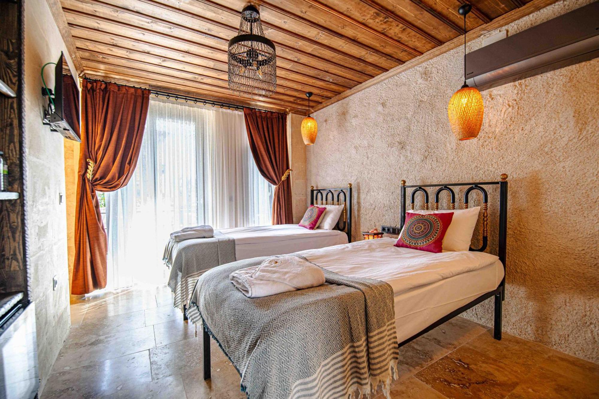 Готель Alika Castle House Учгісар Екстер'єр фото